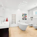 Unique For 10 People With A Large Outdoor Wellness Area - 1030 灵克宾